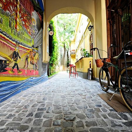 Podstel Umbrella Albergue Bucarest Exterior foto