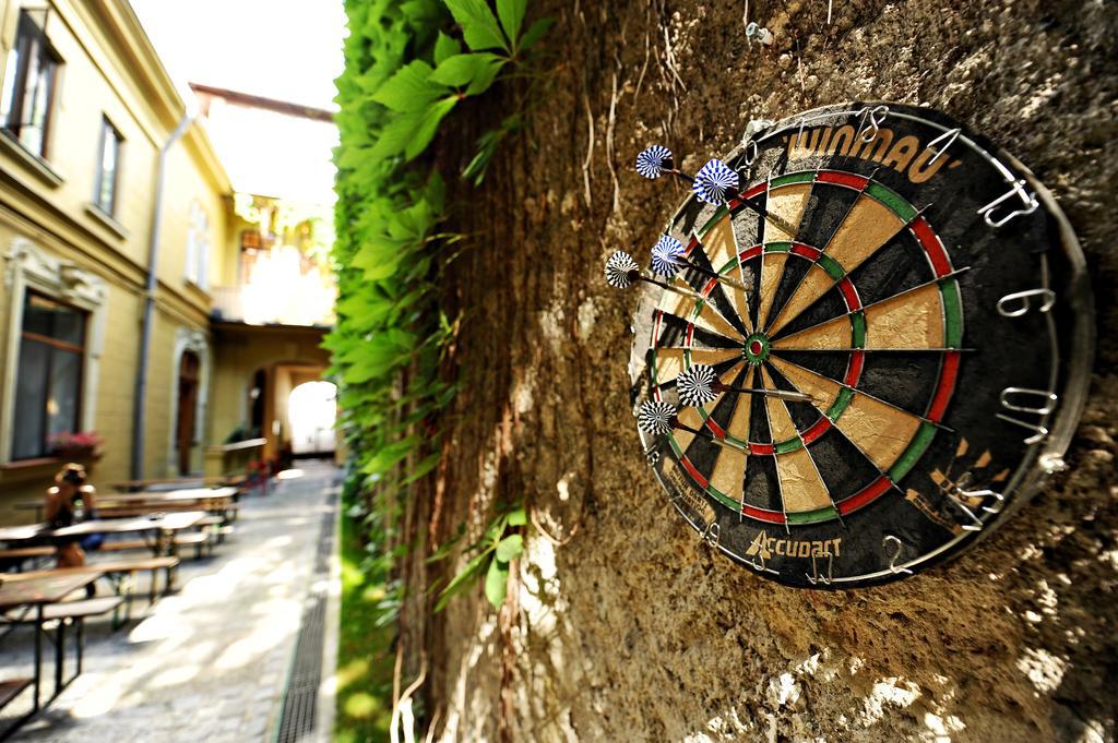 Podstel Umbrella Albergue Bucarest Exterior foto